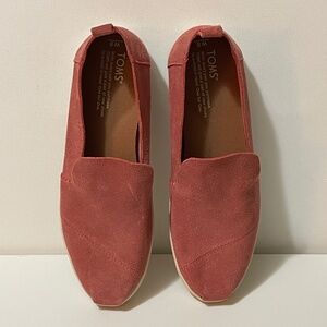 NWOB Women's Size 8 Toms Deep Blush Suede Slip-On Sneakers
